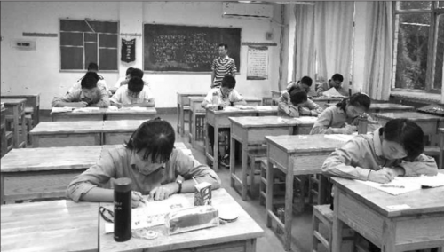 省实验中学本校区， 选择在19:00放学回家的高一学生在学校上晚自习。