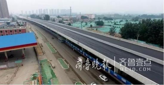 全線設17處BRT快速公交站臺，在軌道R3線工業北路、王舍人站，實現了軌道站臺與BRT 一站換乘，方便綠色出行。