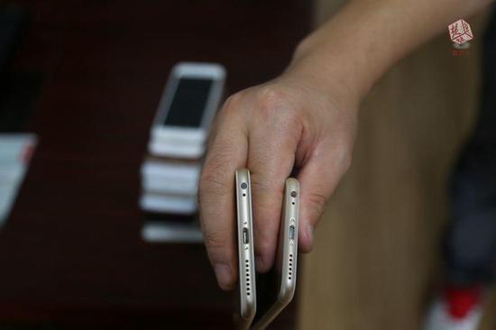 真手機與充電口里沒有金屬片的假手機