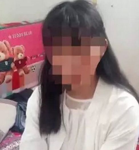 到了晚上11點,三名女孩被一位開店的好心人收留。今天上午,一位車牌號為魯RT0719的出租車,又免費將孩子們送回了家。