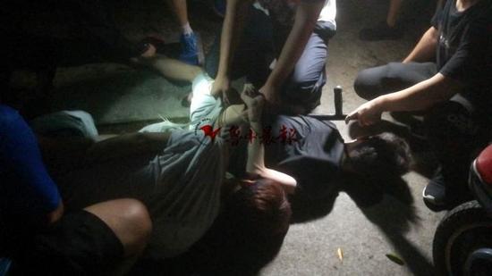趁著犯罪嫌疑人的心理防線還沒建立,警方連夜突審。經(jīng)審訊,這6名犯罪嫌疑人承認(rèn)詐騙,而且對(duì)周村詐騙案供認(rèn)不諱。