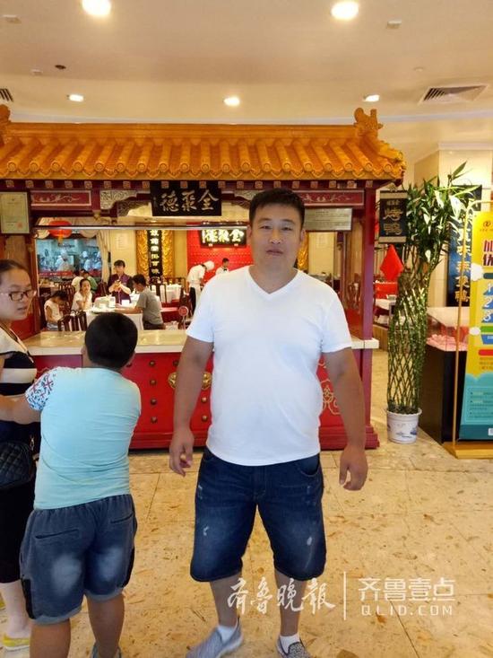 托舉哥潘立民