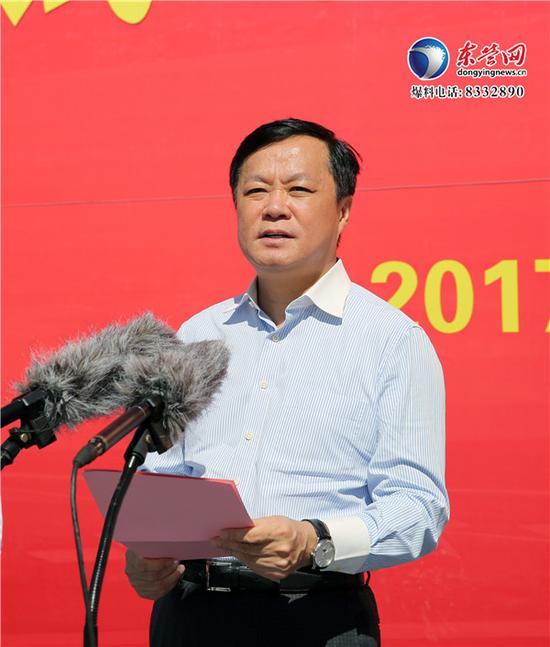 仪式上,贺东风致辞。记者 周广学 报道