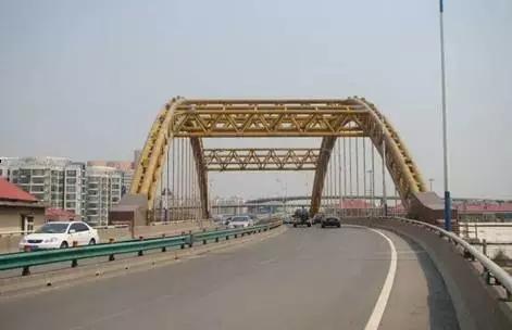 主要为吊杆更换、拱肋及横撑防腐、桥面铺装。维修后不但保障桥梁安全，桥面将更加平整，桥梁自身也更加美观。