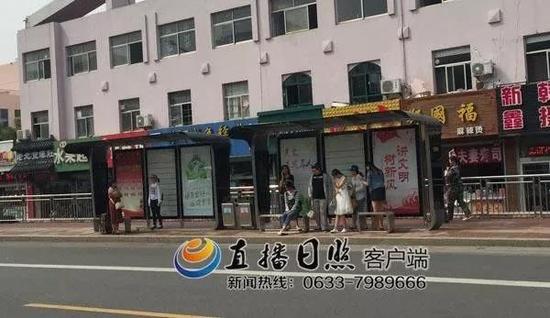 记者从市公交集团了解到,此次新型站牌的投放前期在大学城学海路作为试点进行站牌换新,下一步将根据情况在市区陆续投放。
