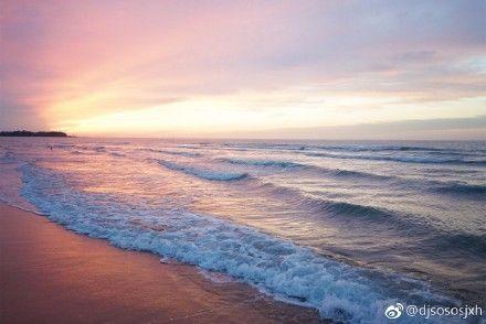 海上生明月，天涯共此時。中秋之夜，從那一抹多姿的晚霞，到這一輪當(dāng)空的明月，煙臺已美得不似人間……