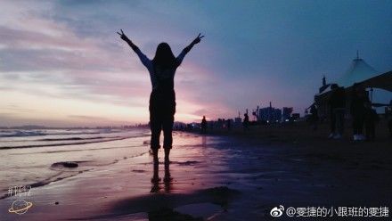 海上生明月，天涯共此時。中秋之夜，從那一抹多姿的晚霞，到這一輪當(dāng)空的明月，煙臺已美得不似人間……