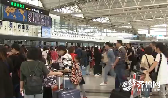 在游客于秀华看来，“去一个城市的酒店住宿啊、饮食啊各方面都会注意的，包括一些购物，购物的比例占到70%左右。”