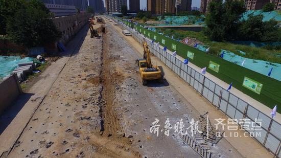 9月11日,济南开始疏通最堵卡脖子路段--花园东路正丰路一东路段。