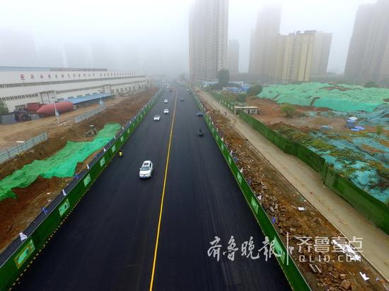 花园东路卡脖路拓宽变通途。