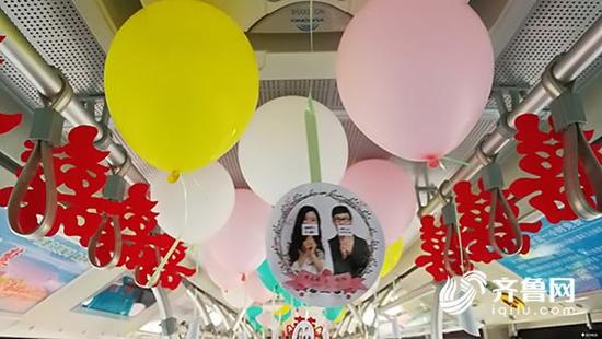 據了解,創意婚車是新娘親手設計。新娘是公交公司的員工,父母都是公交人。