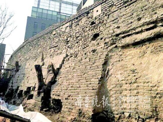 曾经重见天日的老城墙。 (资料片) 记者 刘飞跃 摄