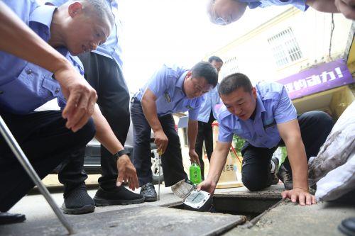 水務集團工作人員正在稽查