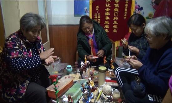 高桂英幫助的人太多太多,到后來(lái)甚至都無(wú)法記全自己學(xué)生的名字。