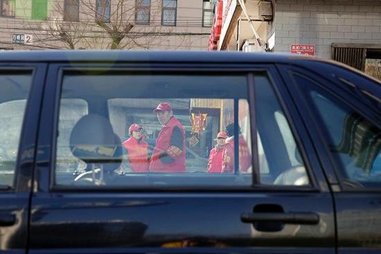北京街头的治安志愿者。视觉中国 资料