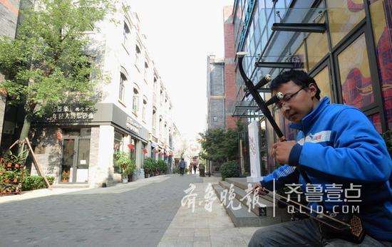 劉柱的午休就是拉上一曲