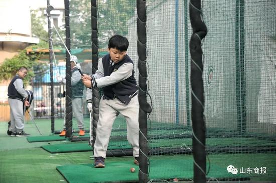聘專業教練,將“紳士運動”引入校園