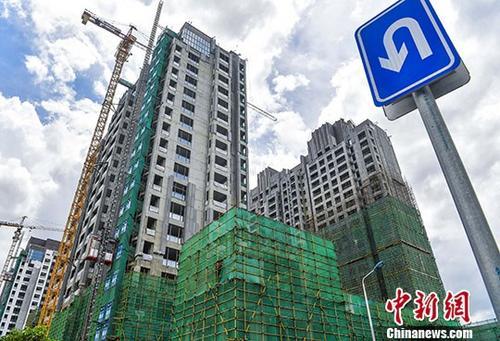 資料圖:圖為海南一在建樓盤中新社記者駱云飛攝