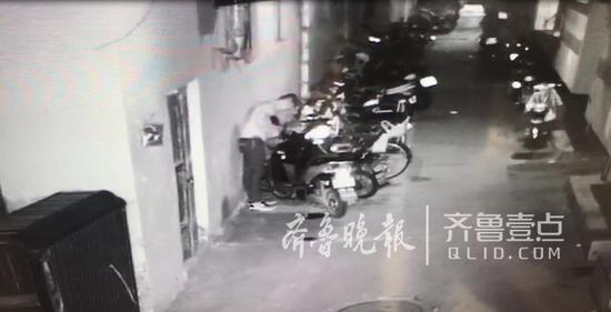 犯罪嫌疑人藏匿盜竊的電動車。