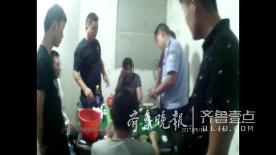 9月13日晚，天桥公安分局有奖举报中心接群众举报：称在天桥区东小杨庄某户有打麻将声音，声音嘈杂，怀疑有人赌博。