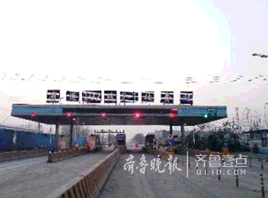 存在20年之久的濟(jì)南省道102章丘收費(fèi)站于今年1月初被拆除。此后,濟(jì)南章丘之間,又一條交通命脈被無障礙打通。(資料片)