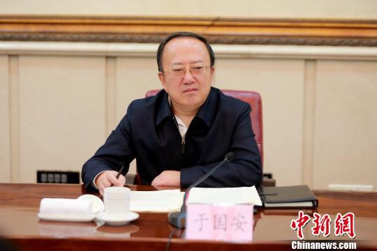 山東省副省長、省扶貧開發領導小組副組長于國安出席當天會議并講話。 梁犇 攝