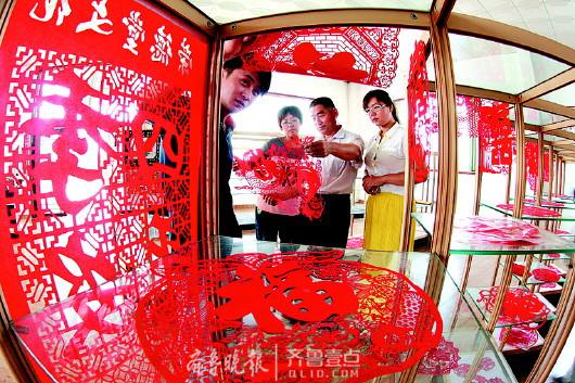 无棣县荣德堂文化创意产业园的剪纸艺术让传统文化产业熠熠生辉。