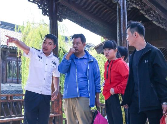 “不让一个游客在台儿庄受委屈”,这不仅仅是一个目标,也是台儿庄古城对游客的庄重承诺。