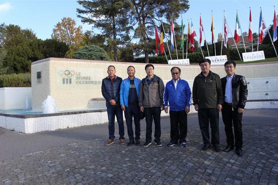21日上午，淄博代表团一行到国际奥林匹克博物馆访问