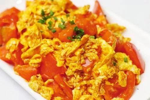 那么，怎样才能让番茄炒蛋不要变成增肥菜肴呢?在郑培奋看来，答案很简单——当然是少放油了。