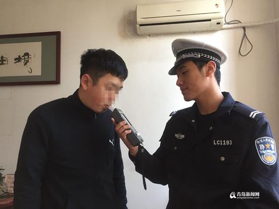 交警邀请市民参与试验