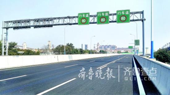 工业北路高架桥将使东西方向交通更便捷。齐鲁晚报·齐鲁壹点 记者 刘飞跃 王皇 摄