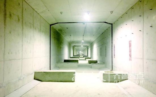 宽敞的地下管廊别有洞天。 记者 刘飞跃 摄
