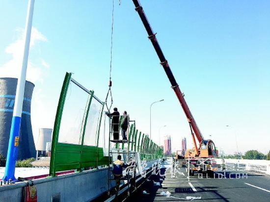 工业北路高架桥经过15个月的施工,即将提前试通车。(资料片)齐鲁晚报·齐鲁壹点 记者 刘飞跃 摄