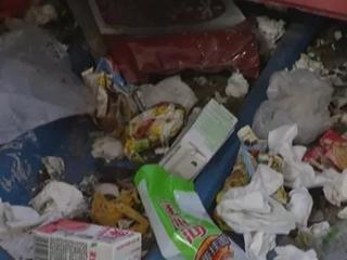 往楼上扔垃圾、泼脏水一楼住户奇葩行为多