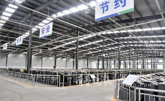拆解企業(yè)的倉(cāng)儲(chǔ)車(chē)間。
