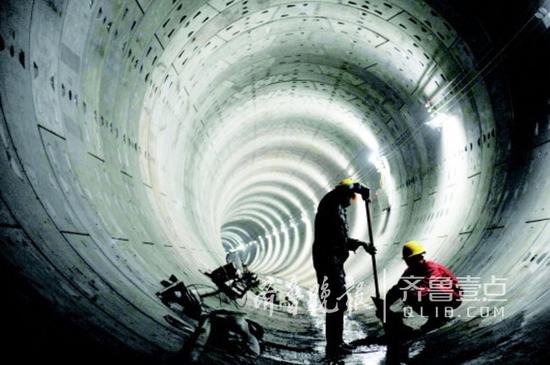 济南轨道交通R1线实现了首个区间双线贯通,距济南地铁开通又迈进一步。 记者 陈文进 摄