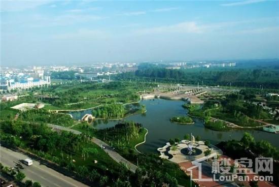 “出則繁華,入則寧?kù)o”,長(zhǎng)久以來(lái),一直是居住的最高境界。