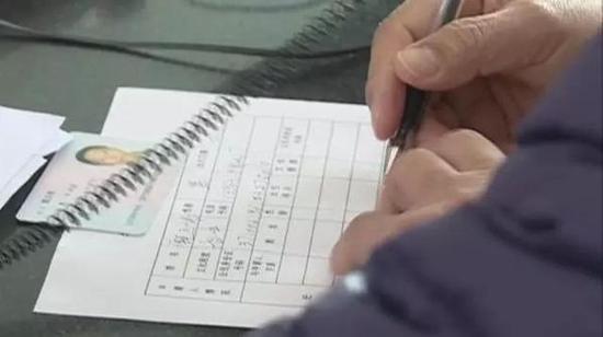 逃再遠,也逃不過自己的良心的審判,也逃不過公安干警的追蹤。