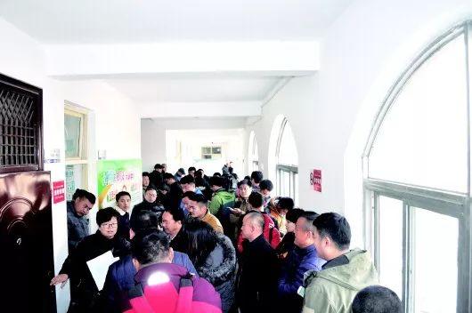 27日,濟南市天橋交警大隊車管所內,