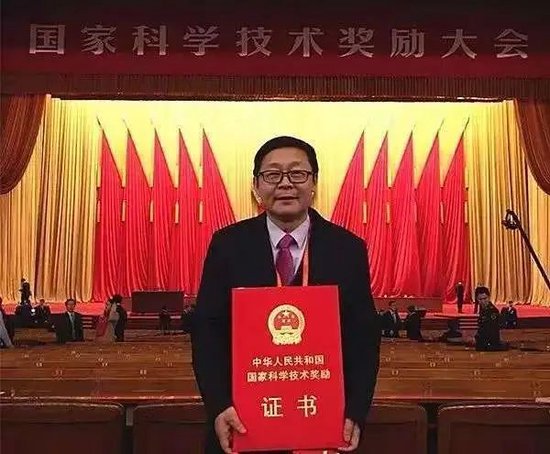 ▲泰山学者特聘教授、国家科技进步二等奖获得者张修国教授