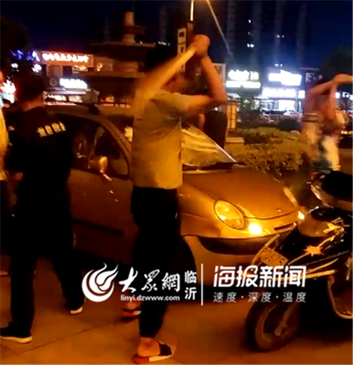 物業經理指揮保安將業主的車砸爛