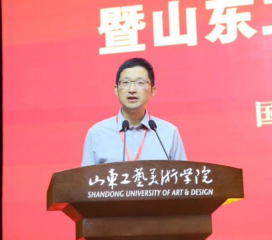 南京艺术学院院长张凌浩代表国内大学致辞