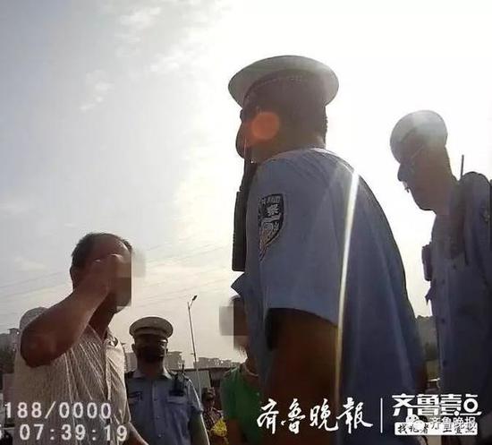 随后民警就要依法开具强制措施凭证，