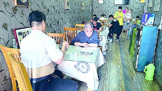 6月3日,無聲餐廳一樓已經滿座