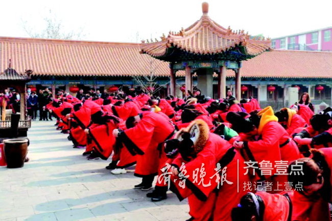 府學(xué)文廟舉辦研學(xué)活動。 齊魯晚報·齊魯壹點記者 于悅 實習(xí)生 張娜 攝