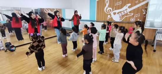 工学院在童心幼儿园的志愿服务