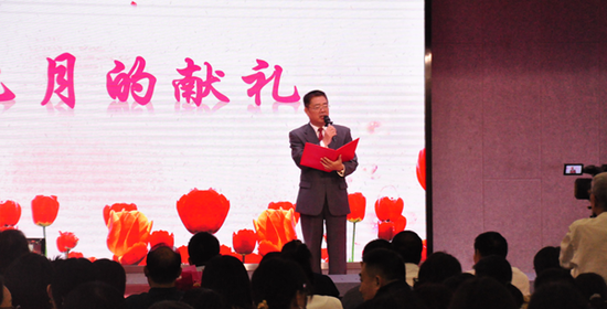 朗诵：《九月的献礼》 侯波（31级）