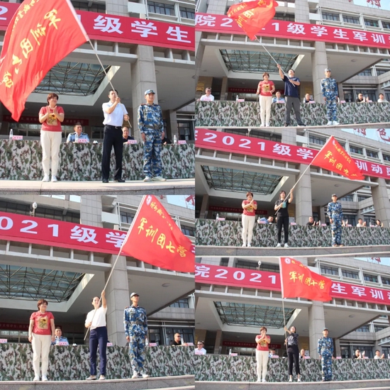 周爱红向军训团授旗
