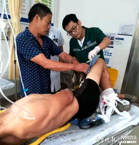 惊险 男子耕地出事故 旋耕机刀片刺入大腿